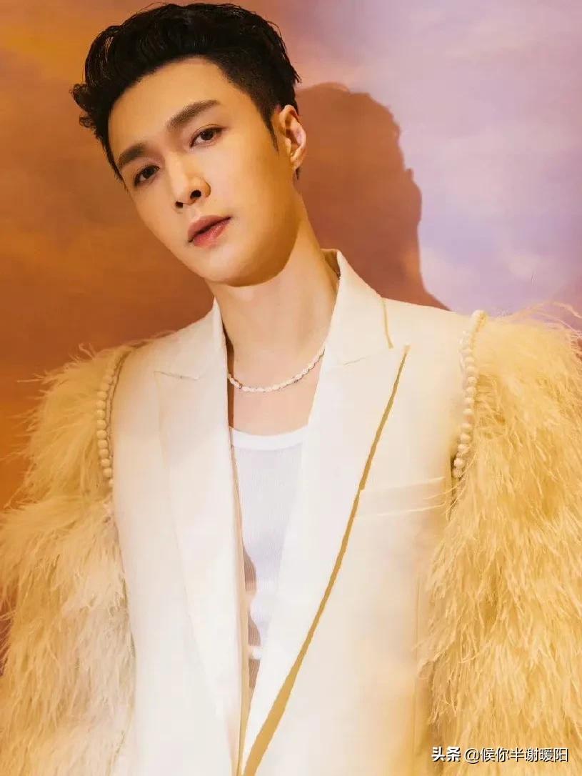 最适合戴项链的几位男明星王一博李现霸气肖战精致又矜贵