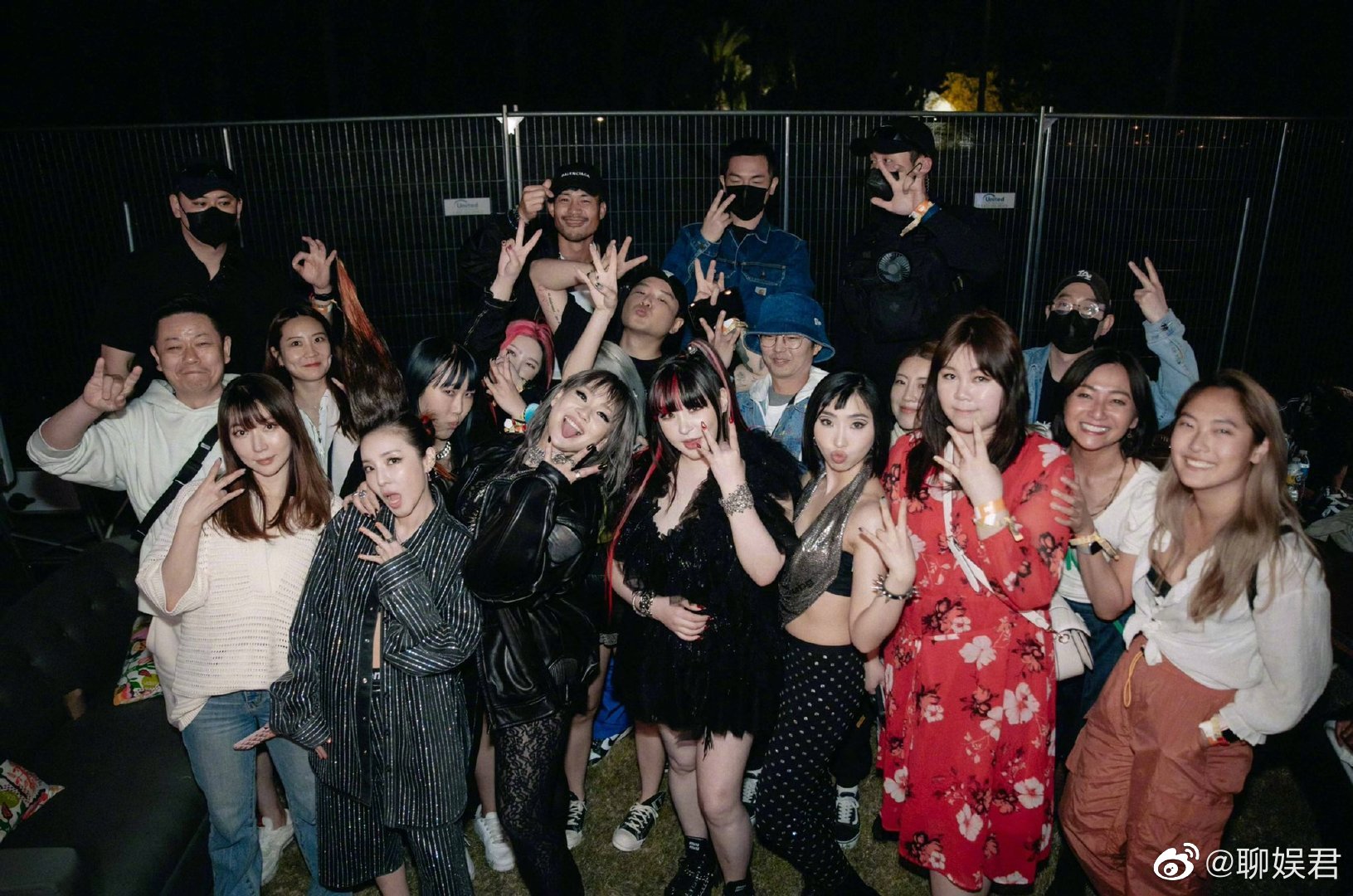 2ne1科切拉舞台后台照来了