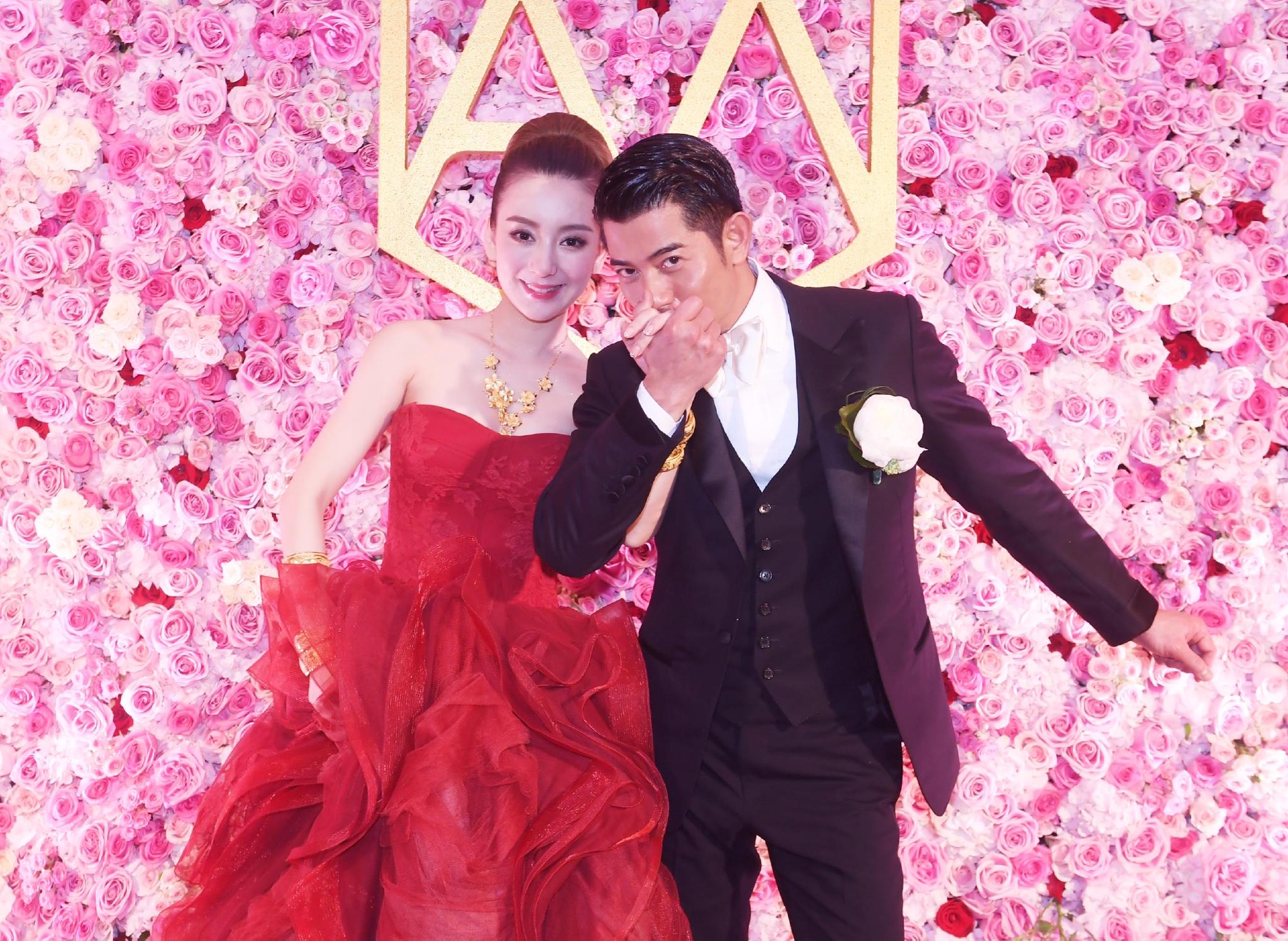 郭富城与方媛庆祝结婚五周年晒未公开婚纱照隔空秀恩爱