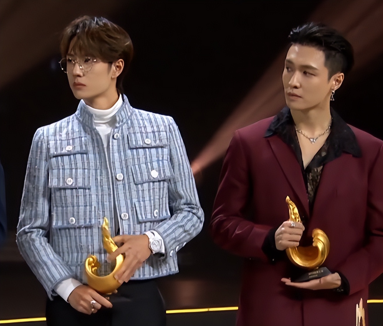 张艺兴为王嘉尔科切拉表演打call为何王一博保持沉默