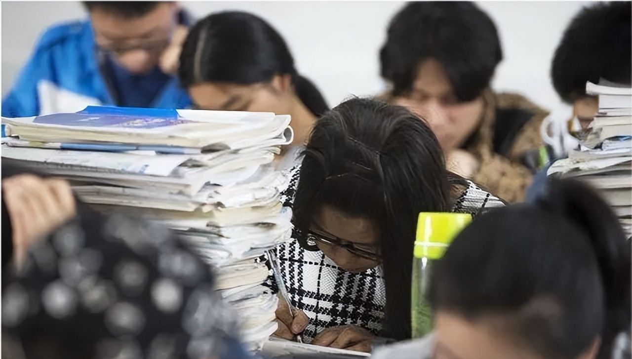 被“中考分流”的职校生，毕业后就业如何？过来人表示很心酸休闲区蓝鸢梦想 - Www.slyday.coM