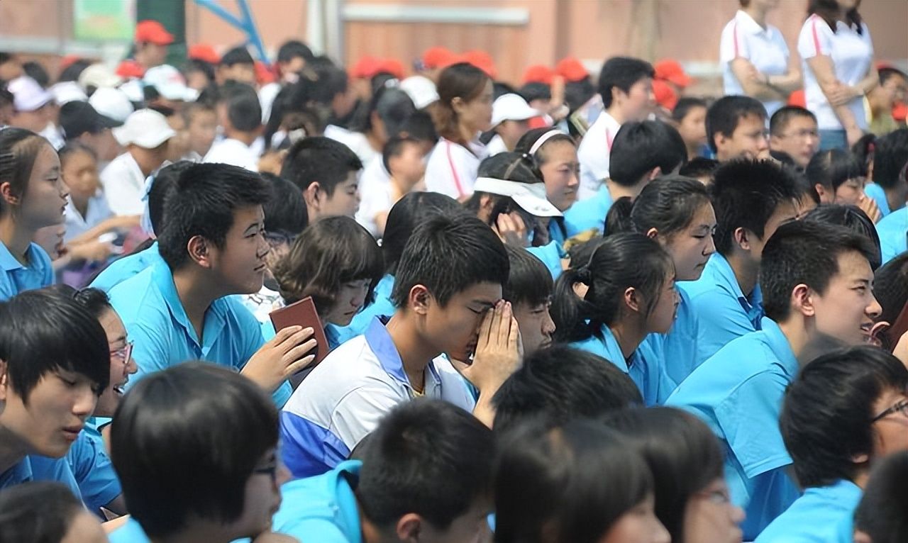 被“中考分流”的职校生，毕业后就业如何？过来人表示很心酸休闲区蓝鸢梦想 - Www.slyday.coM