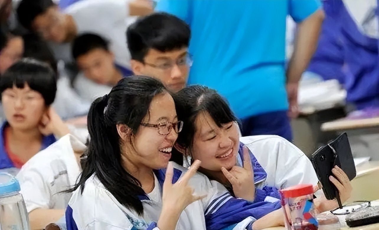 被“中考分流”的职校生，毕业后就业如何？过来人表示很心酸休闲区蓝鸢梦想 - Www.slyday.coM