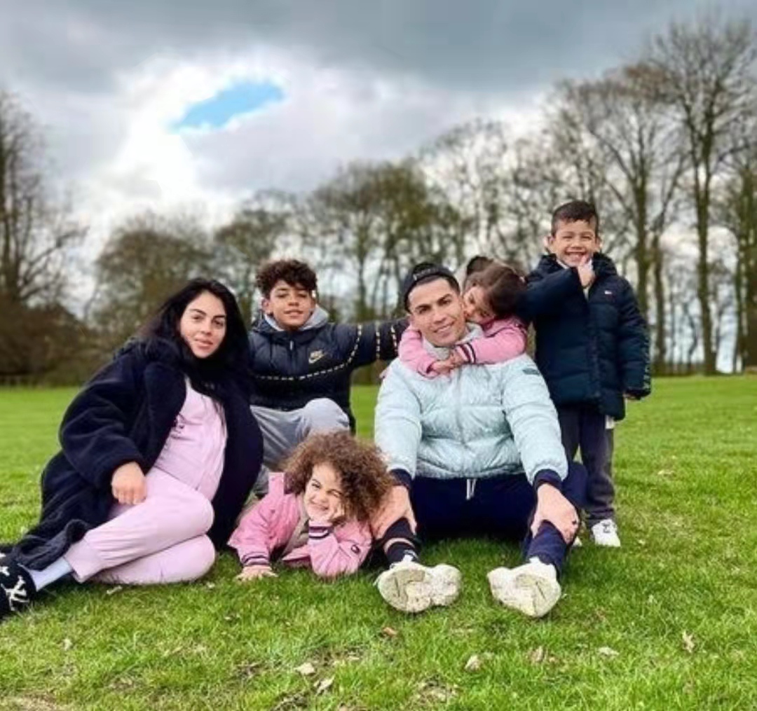 C罗龙凤胎儿子不幸夭折,曼联官方送上慰问,黑粉冷嘲热讽惹众怒休闲区蓝鸢梦想 - Www.slyday.coM C罗龙凤胎儿子不幸夭折,曼联官方送上慰问,黑粉冷嘲热讽惹众怒休闲区蓝鸢梦想 - Www.slyday.coM