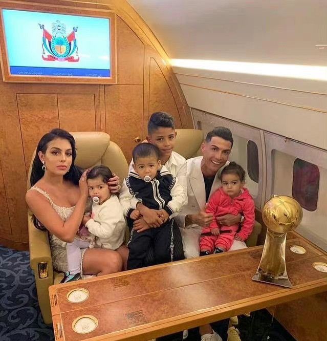 C罗和乔治娜的龙凤胎之子不幸夭折休闲区蓝鸢梦想 - Www.slyday.coM C罗和乔治娜的龙凤胎之子不幸夭折休闲区蓝鸢梦想 - Www.slyday.coM