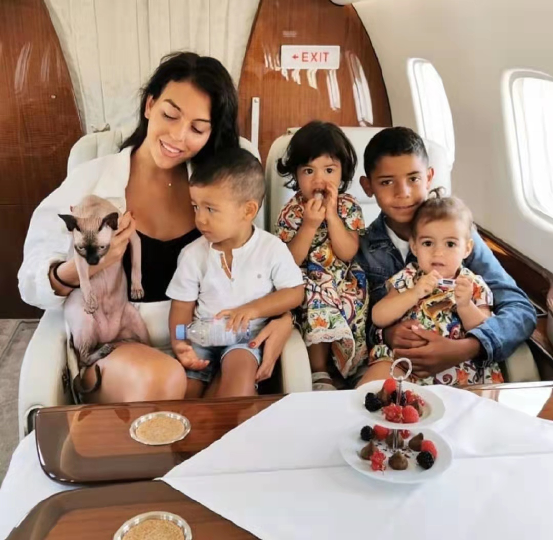 C罗龙凤胎儿子不幸夭折,曼联官方送上慰问,黑粉冷嘲热讽惹众怒休闲区蓝鸢梦想 - Www.slyday.coM C罗龙凤胎儿子不幸夭折,曼联官方送上慰问,黑粉冷嘲热讽惹众怒休闲区蓝鸢梦想 - Www.slyday.coM