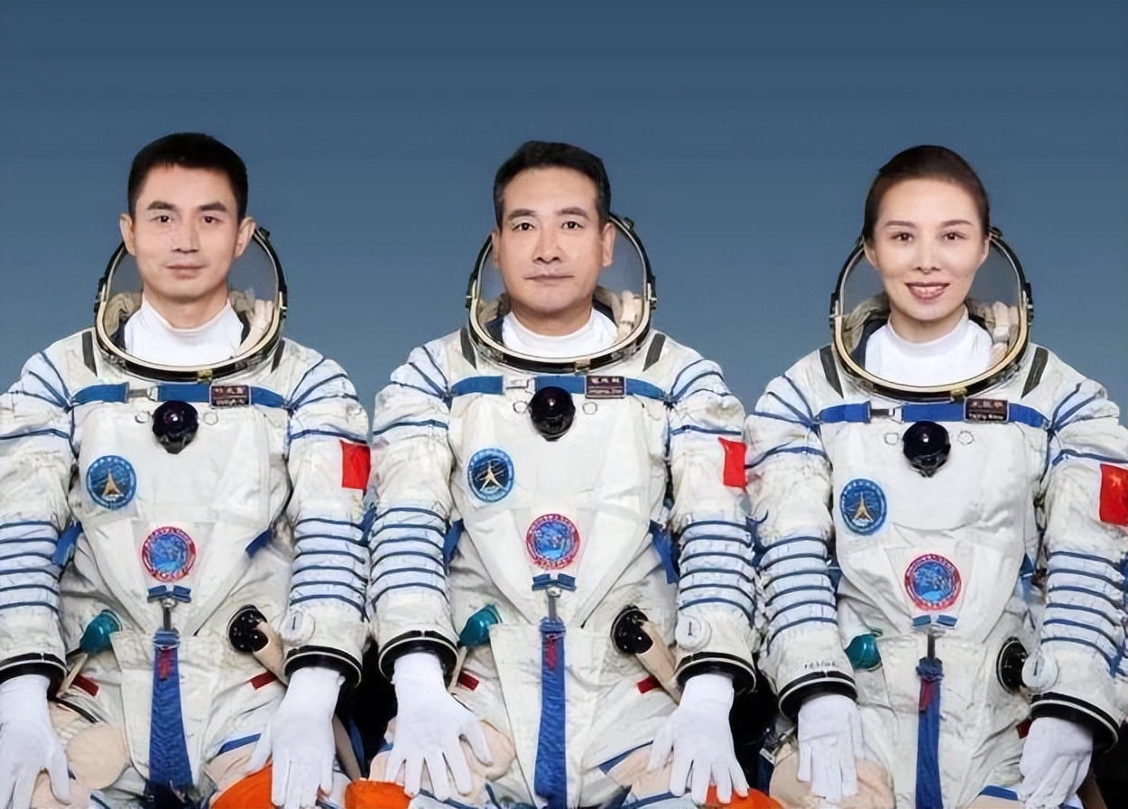 “太空漫步第一人”,航天英雄翟志刚,竟是母亲卖瓜子供出来的!|翟志刚|太空漫步|出舱_新浪新闻