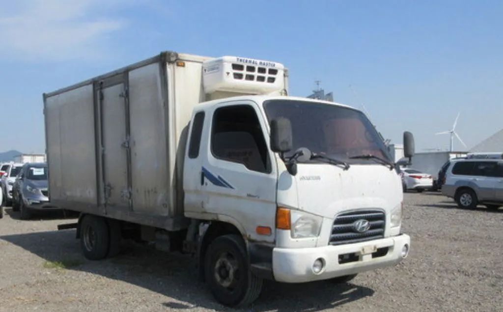 现代mighty轻型卡车三菱canter的韩国姐妹