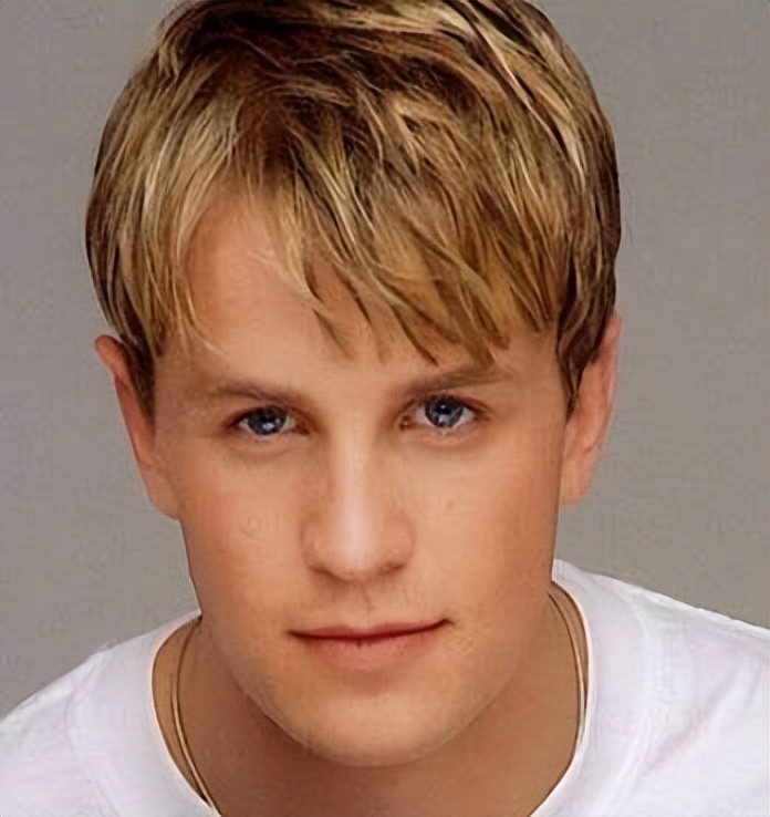据《每日邮报》4月19日消息,西城男孩(westlife)奇恩·伊根(kian egan