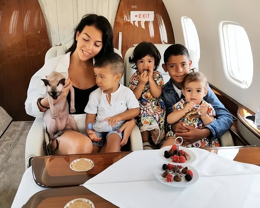 足球巨星C罗龙凤胎儿子夭折!称自己心情悲痛,网友纷纷留言安慰休闲区蓝鸢梦想 - Www.slyday.coM 足球巨星C罗龙凤胎儿子夭折!称自己心情悲痛,网友纷纷留言安慰休闲区蓝鸢梦想 - Www.slyday.coM