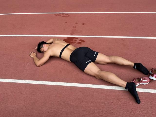 作为亚洲男子百米纪录保持者,苏炳添整个短跑生涯中几
