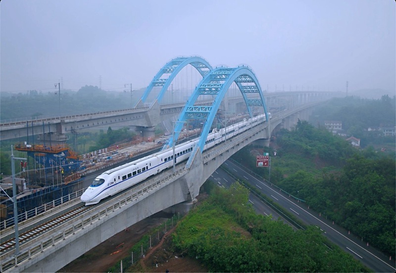 【新蜀道 再跨越】自贡|坐着高铁上下班 走近廖义和他的"双城生活"|高