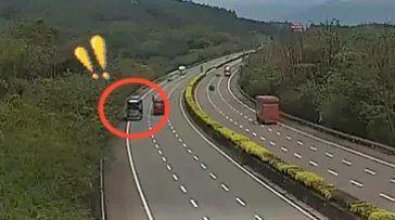两辆 巨无霸 高速上相撞 罪魁祸首竟是 高速 高速公路 新浪新闻 两辆 巨无霸 高速上相撞 罪魁祸首竟是 高速 高速公路 新浪新闻