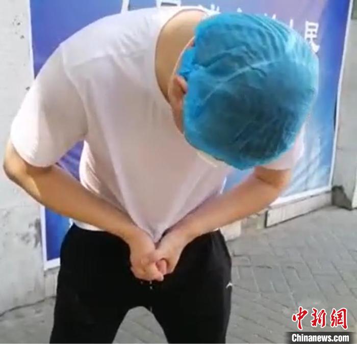 张浩宇衣服被汗水浸透 张浩宇供图