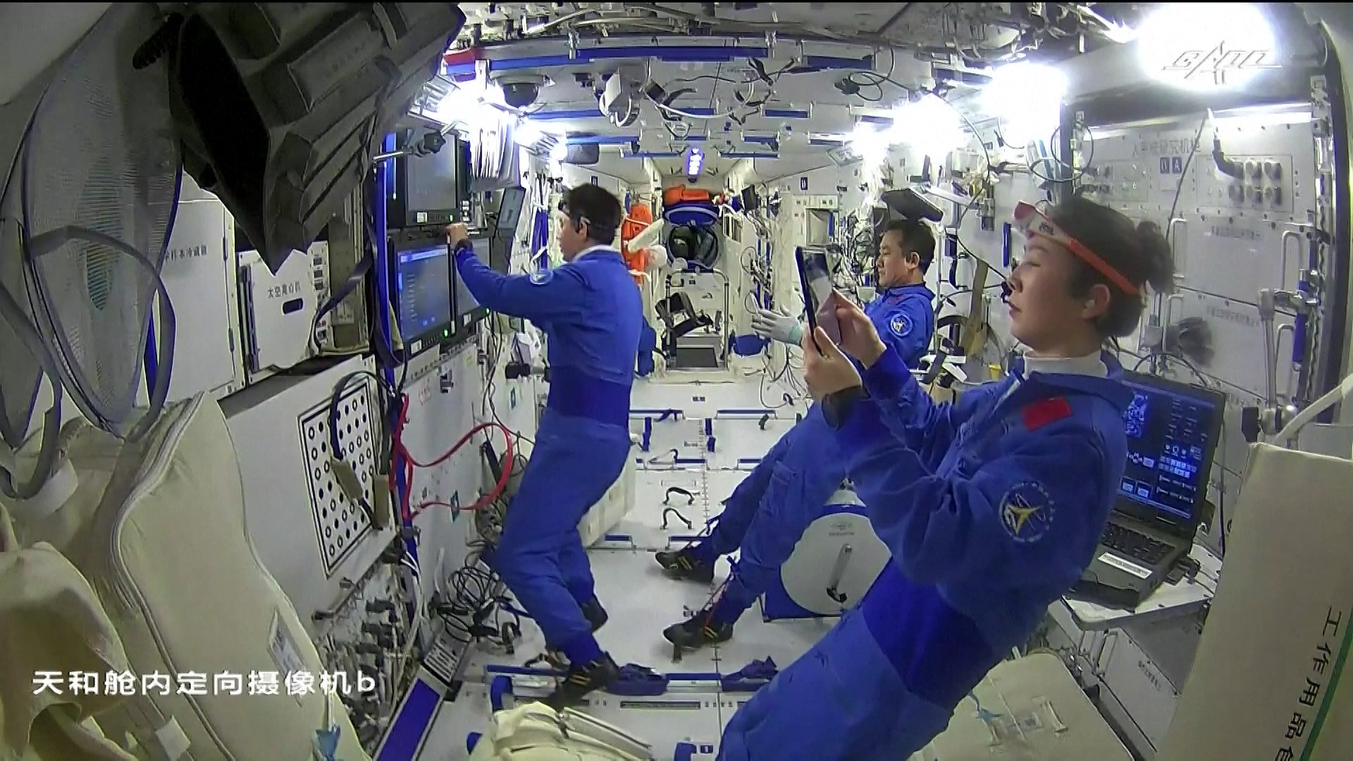 “太空出差三人组”在空间站做了哪些事？休闲区蓝鸢梦想 - Www.slyday.coM