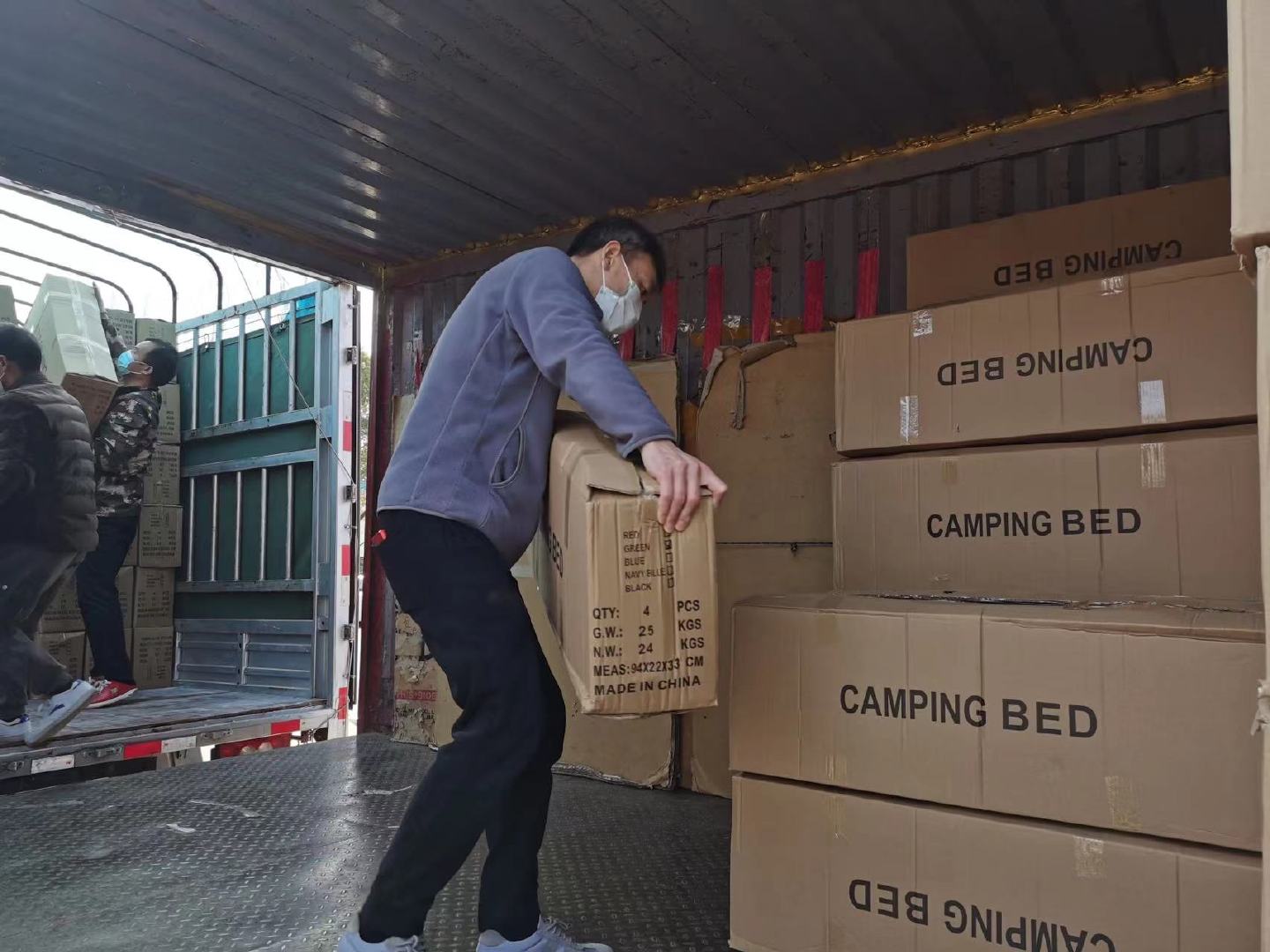 疫情无情，人间有情，李佳琦为上海高龄独居老人捐助物资休闲区蓝鸢梦想 - Www.slyday.coM