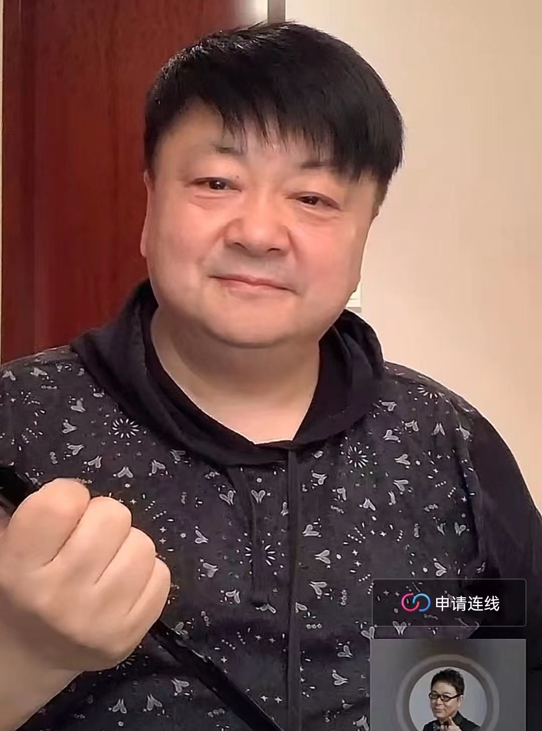 洪剑涛和高亚麟直播连线两人滔滔不绝互相调侃尽显同学情谊