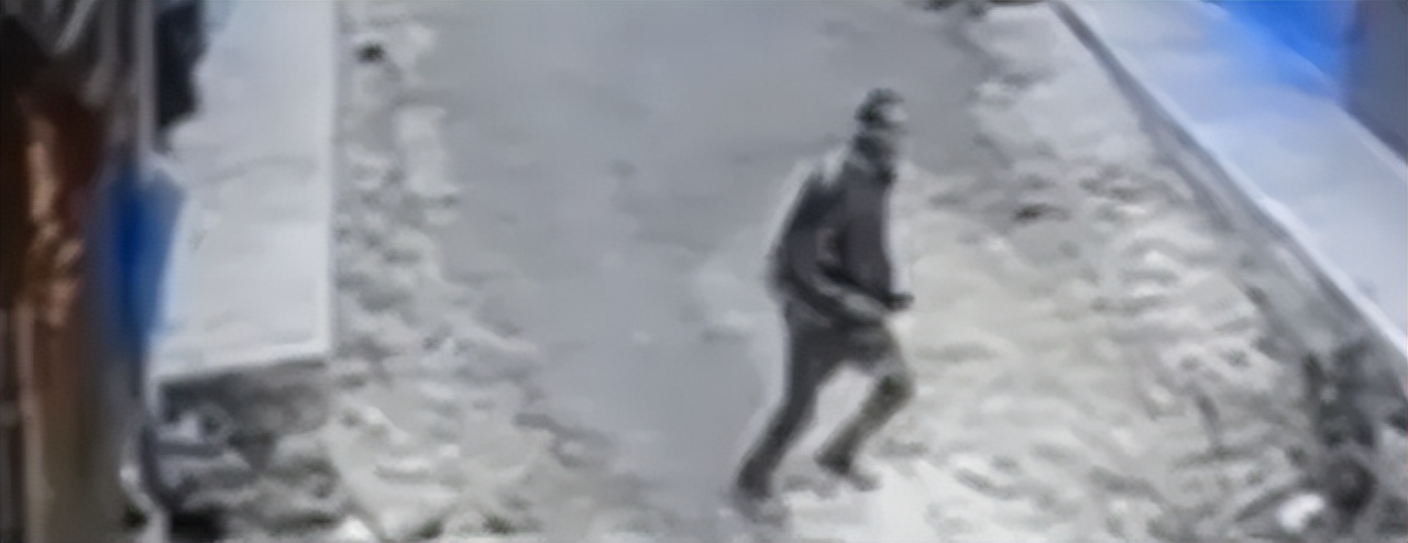 惊险至极,3岁女童在家门口玩耍被野猴拖走,为何它敢这么大胆?休闲区蓝鸢梦想 - Www.slyday.coM 惊险至极,3岁女童在家门口玩耍被野猴拖走,为何它敢这么大胆?休闲区蓝鸢梦想 - Www.slyday.coM