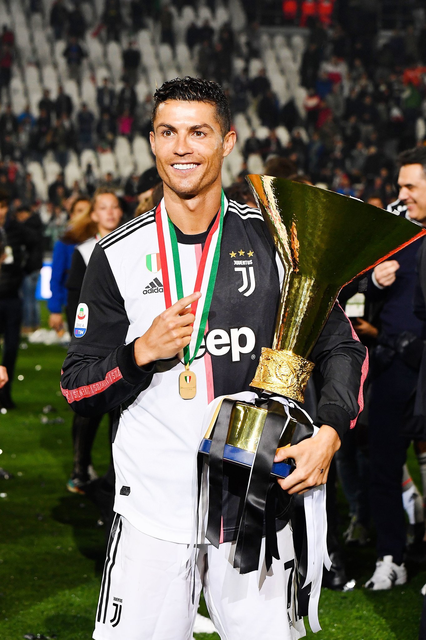 3年前的今天c罗随尤文图斯夺得意甲冠军