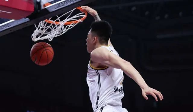 赵嘉仁15+5，朱俊龙10+9，2人都很年轻，广厦未来光明休闲区蓝鸢梦想 - Www.slyday.coM