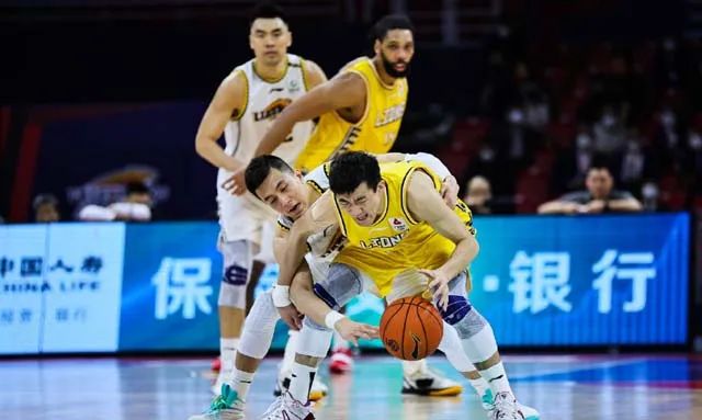 赵嘉仁15+5，朱俊龙10+9，2人都很年轻，广厦未来光明休闲区蓝鸢梦想 - Www.slyday.coM