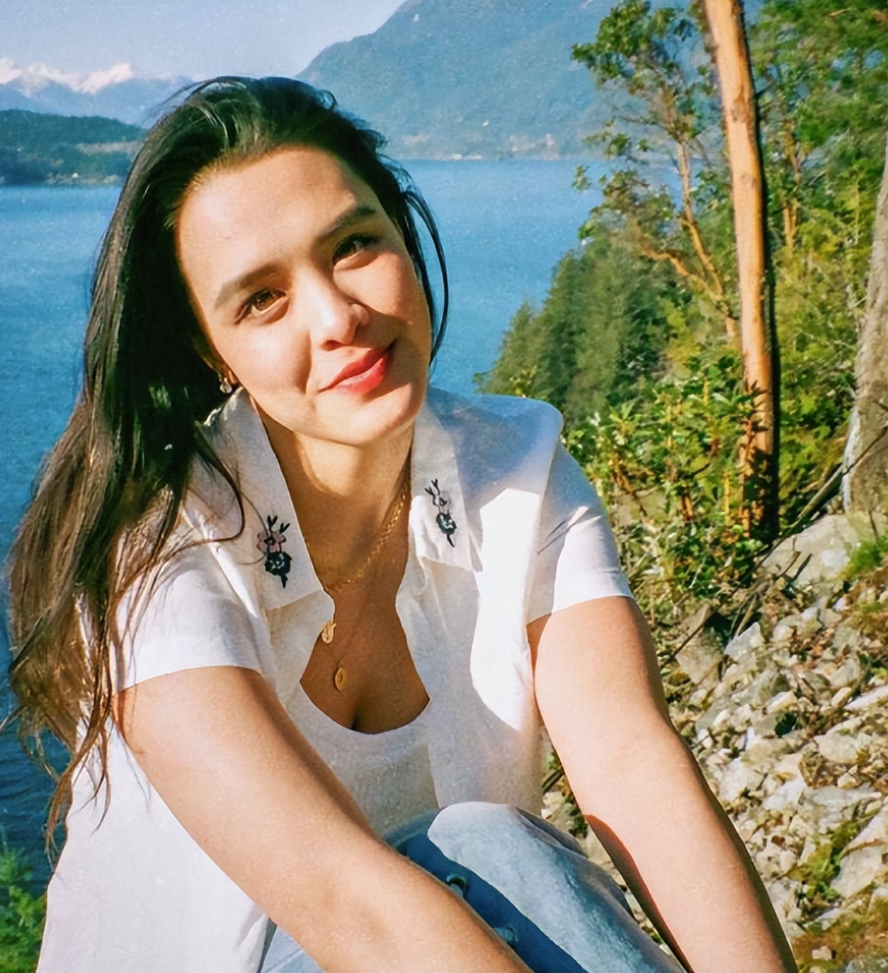 钟丽缇大女儿晒照雀斑明显笑容绽放和妈妈颜值差太远