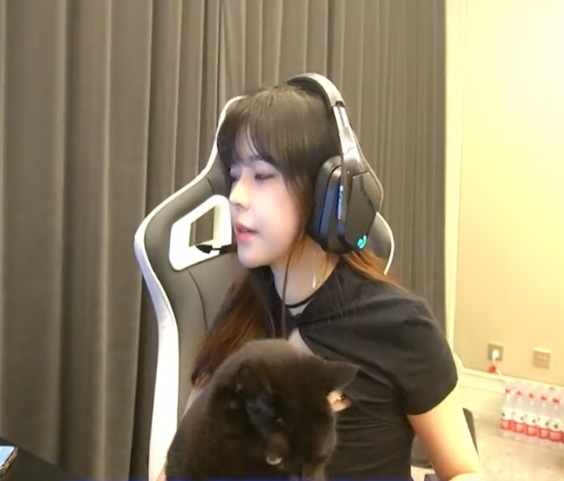 沫子直播间被封却非常高兴坦言兄弟们这波我赢了豚豚啊