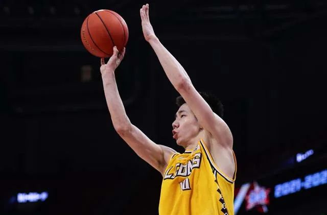 赵嘉仁15+5，朱俊龙10+9，2人都很年轻，广厦未来光明休闲区蓝鸢梦想 - Www.slyday.coM