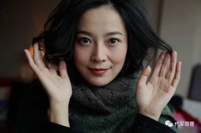 她出身名门望族二婚嫁给大12岁演员如今58岁婚姻生活很幸福