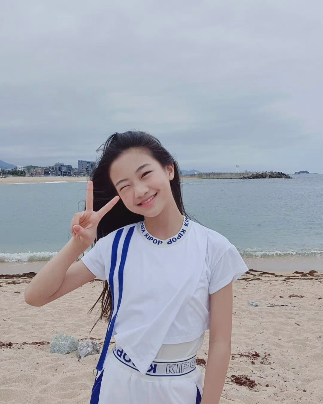 exo金钟仁5年前邀请罗夏恩如今sm与她签订专属合约