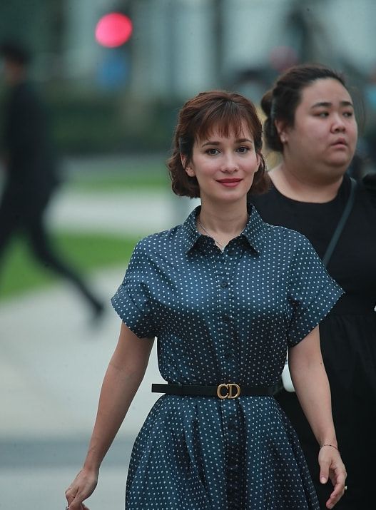 韩庚老婆素颜跟好友聚会，很真实不刻意打扮，还是骑得共享单车！休闲区蓝鸢梦想 - Www.slyday.coM