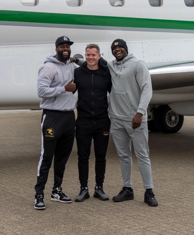 怀特私人飞机空降伦敦泰森富里备战画面曝光悬念大战一触即发