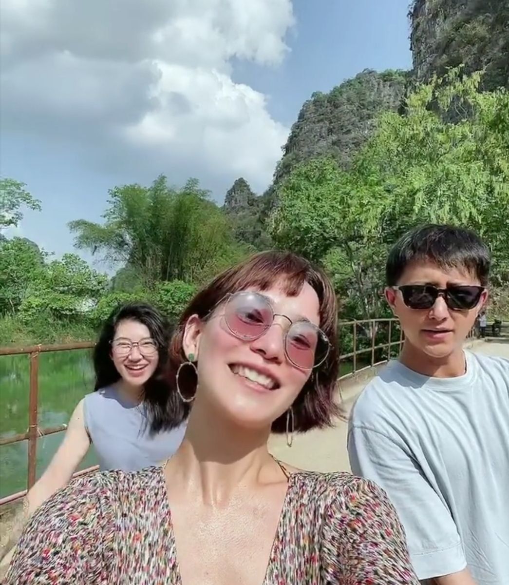 韩庚老婆素颜跟好友聚会,很真实不刻意打扮,还是骑得共享单车!休闲区蓝鸢梦想 - Www.slyday.coM 韩庚老婆素颜跟好友聚会,很真实不刻意打扮,还是骑得共享单车!休闲区蓝鸢梦想 - Www.slyday.coM