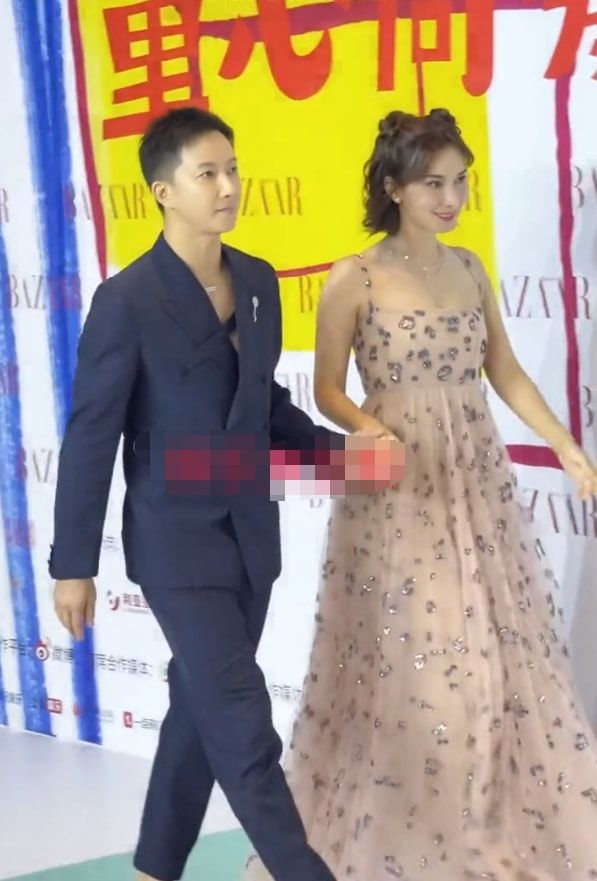 韩庚老婆素颜跟好友聚会，很真实不刻意打扮，还是骑得共享单车！休闲区蓝鸢梦想 - Www.slyday.coM