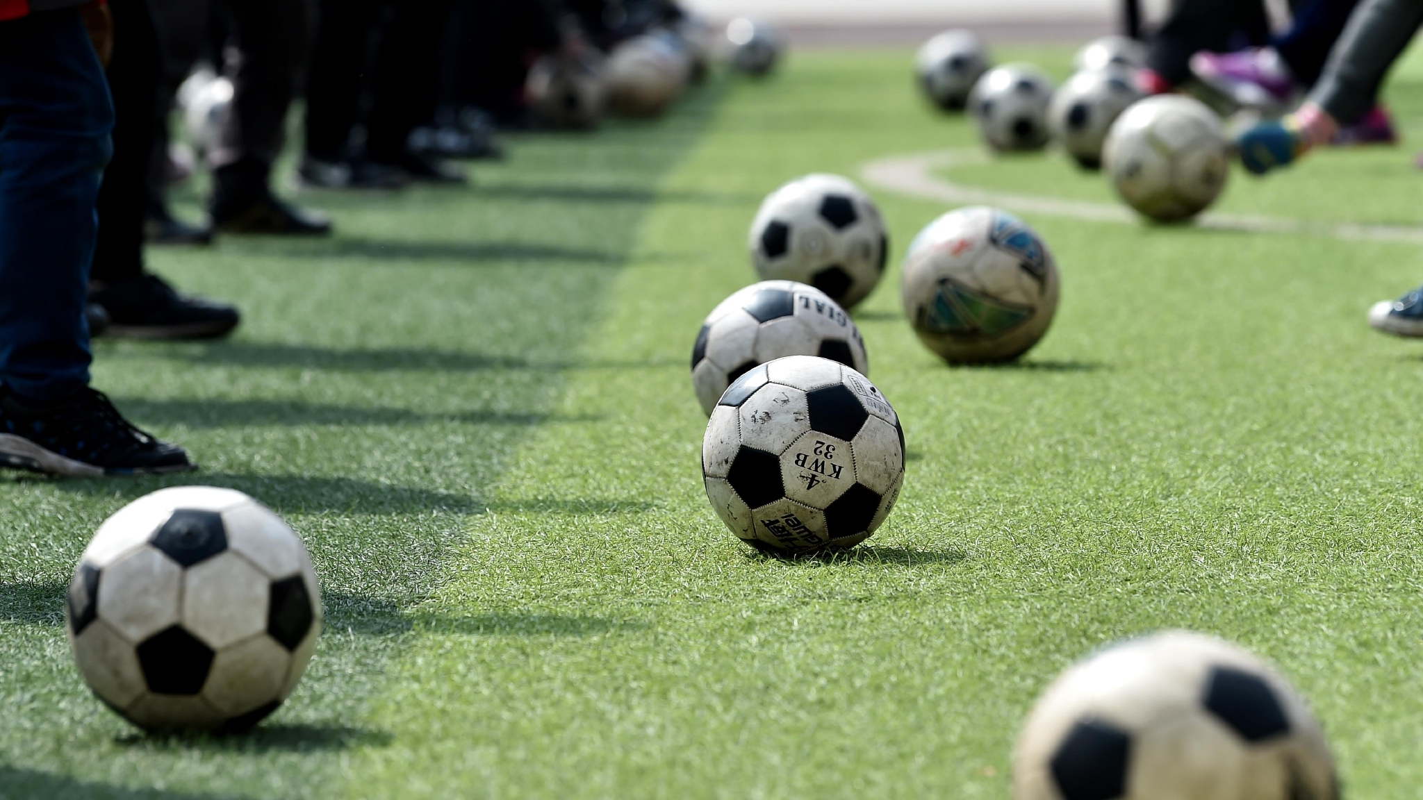 亚冠联赛4场丢25球中国足球再次蒙羞