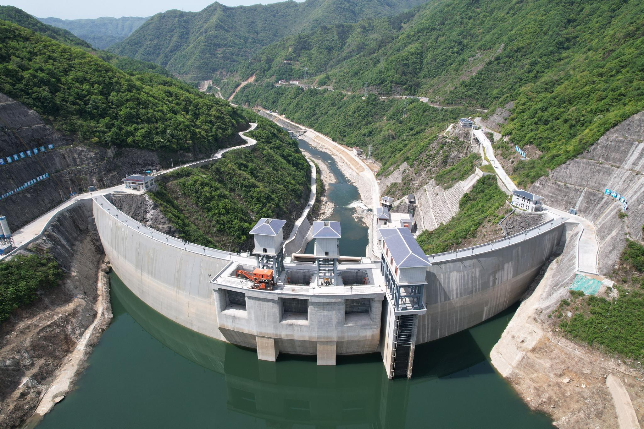 三河口水利枢纽工程(4月19日摄,无人机照片).