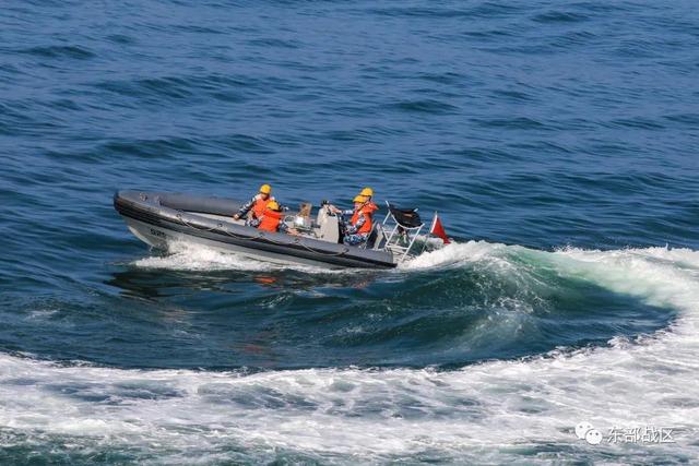 東部戰區海軍護衛艦支隊奔赴東海某海域開展實戰化演練