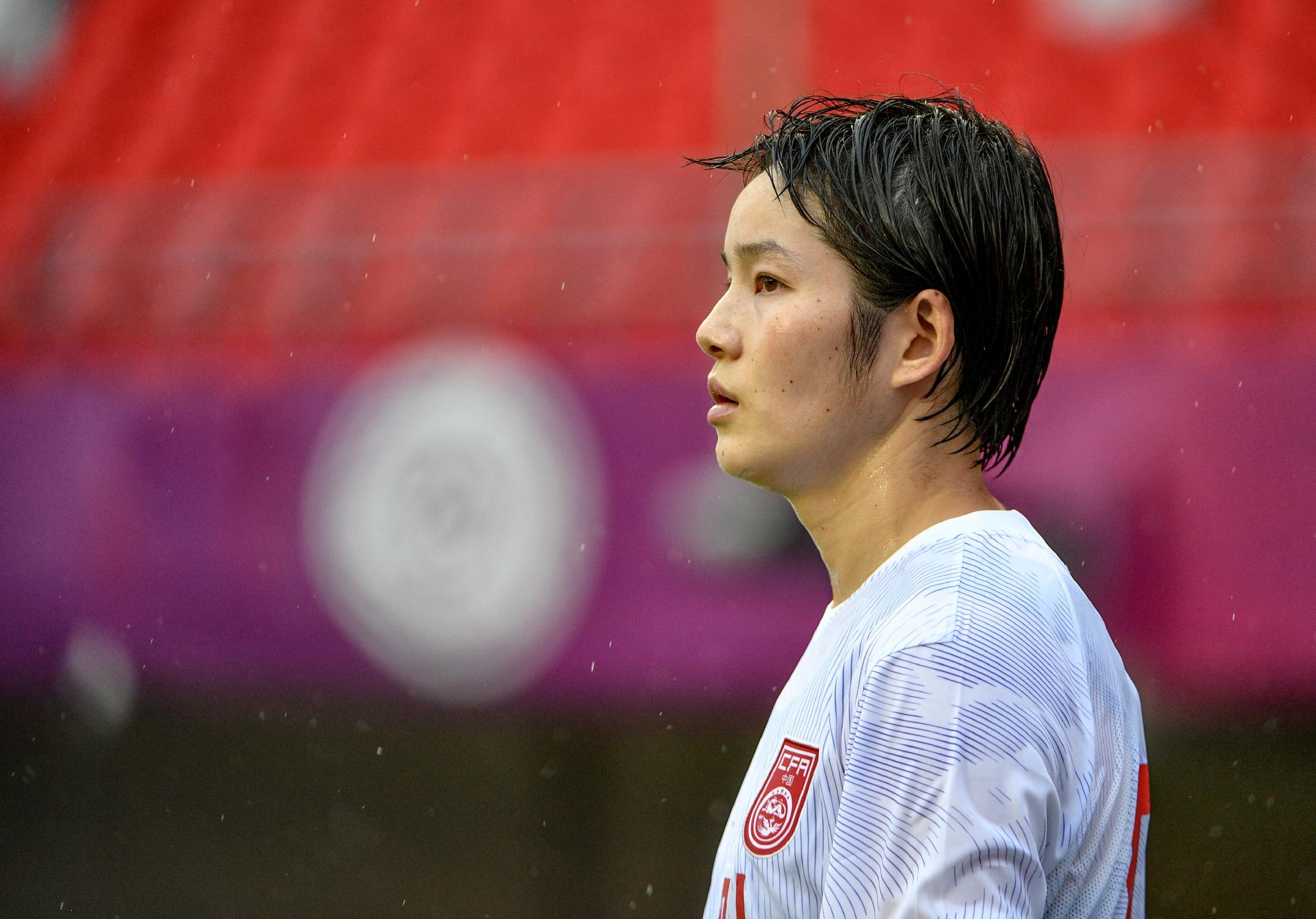 张馨代表中国女足出战。