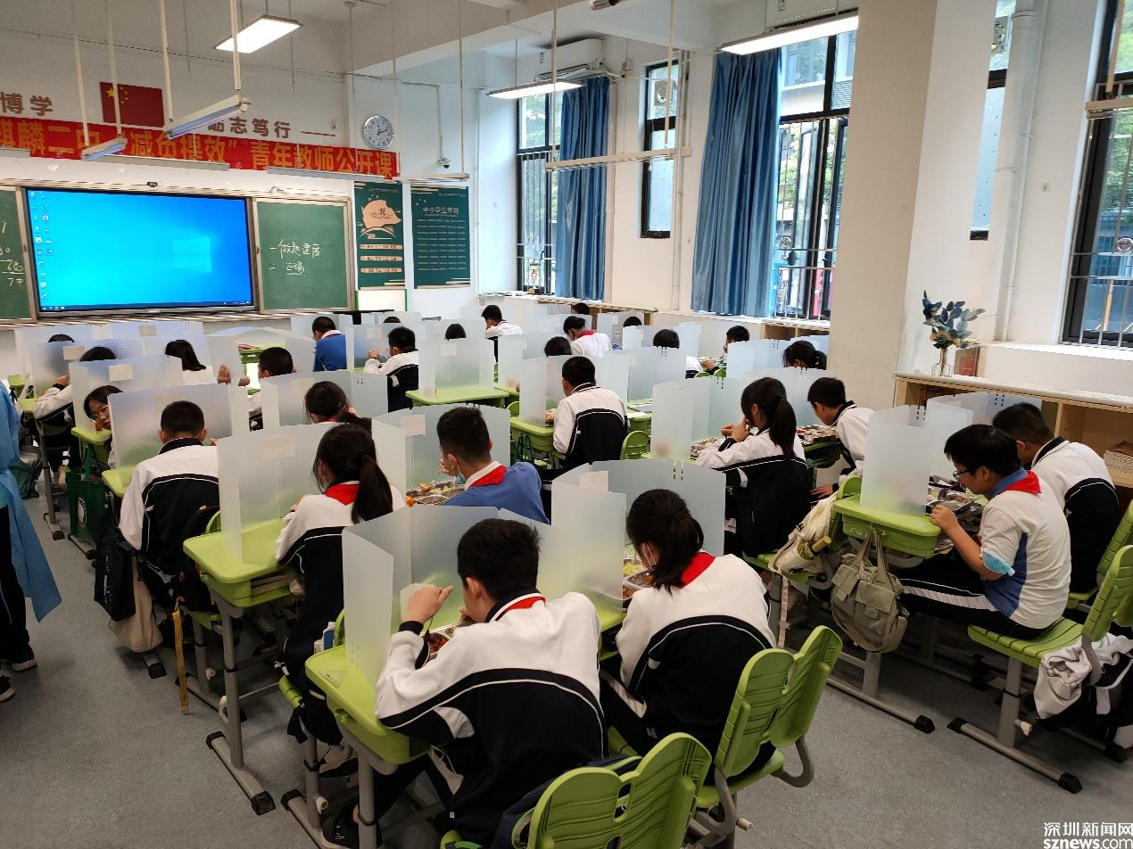 就餐防护很重要麒麟二中有妙招