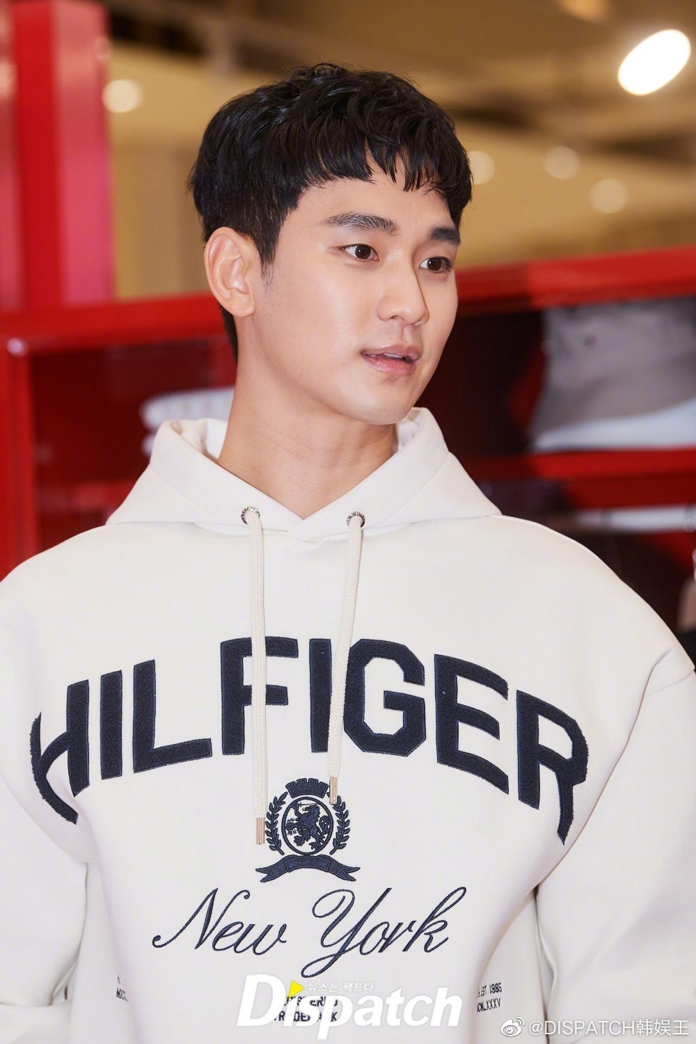 21日金秀贤在首尔出席品牌活动看看新鲜的帅哥