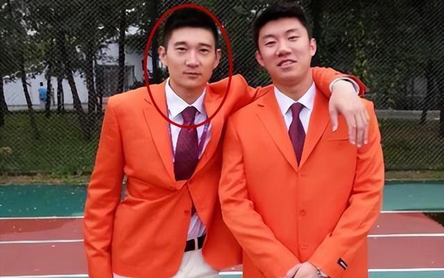 于世波的发展不如丁霞顺利,他虽然短暂进入过中国男排,但是深受伤病