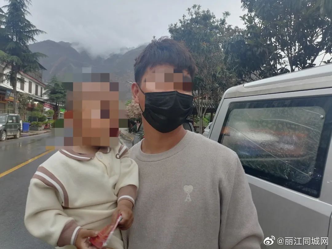 幼童被锁车内,民警紧急救助休闲区蓝鸢梦想 - Www.slyday.coM 幼童被锁车内,民警紧急救助休闲区蓝鸢梦想 - Www.slyday.coM