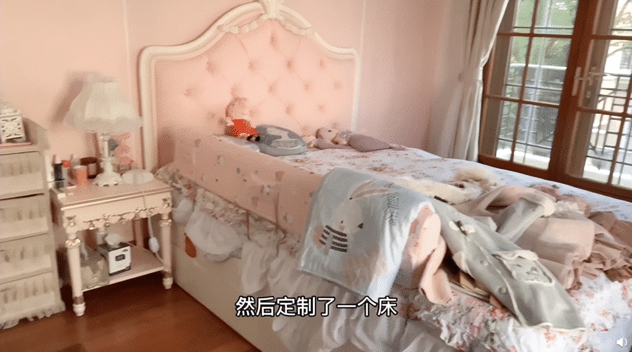 伊能静晒隔离日常秦昊陪女儿跳舞上海别墅客厅曝光敞亮温馨