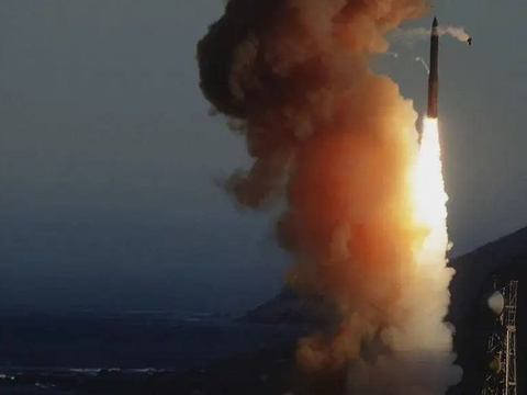 敏感时刻，俄罗斯试射“全球最强核弹”命中目标，美媒立刻安静了|俄乌|普京|乌克兰|核武器|导弹_新浪新闻