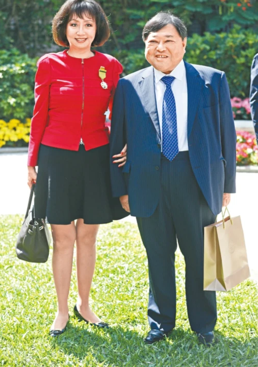 两姐妹共嫁一夫,千金之女净身出户,邱德根晚年众叛