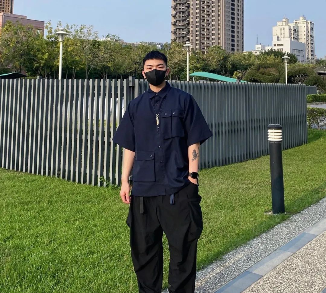 一位30岁小哥的穿搭日常,挺禁欲一男的__财经头条