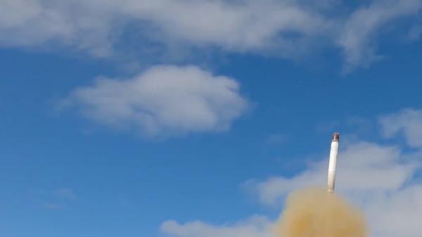 俄罗斯成功试射一枚“萨尔马特”洲际弹道导弹