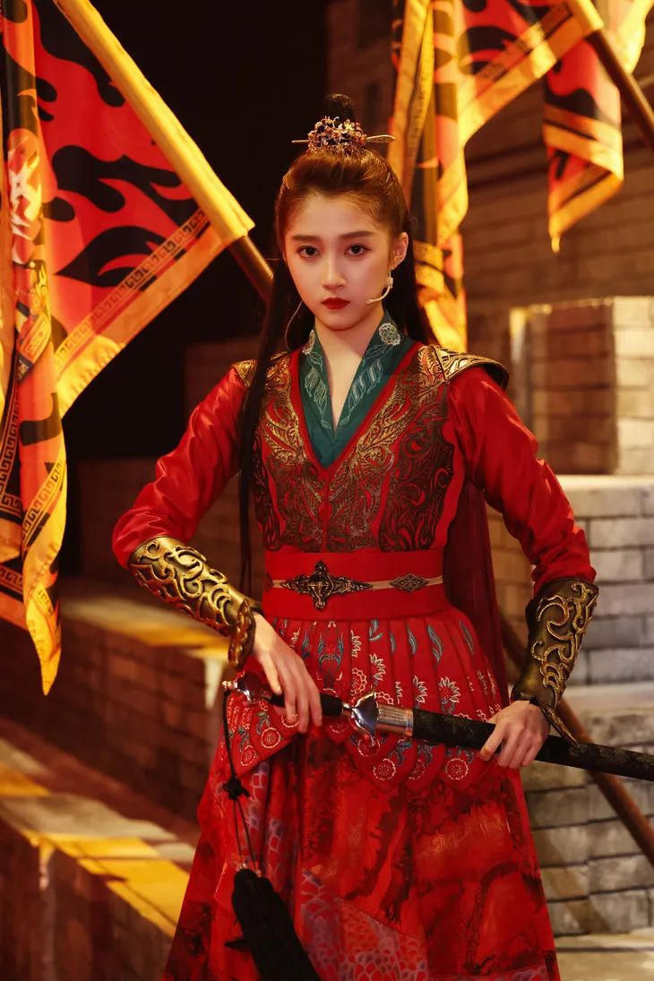 把王牌里的古装造型焊身上吧关晓彤