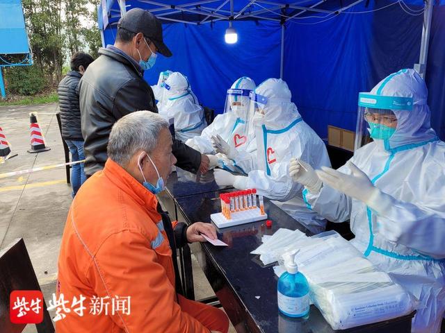 青春战疫张家港凤凰镇这支青年突击队冲在疫情一线