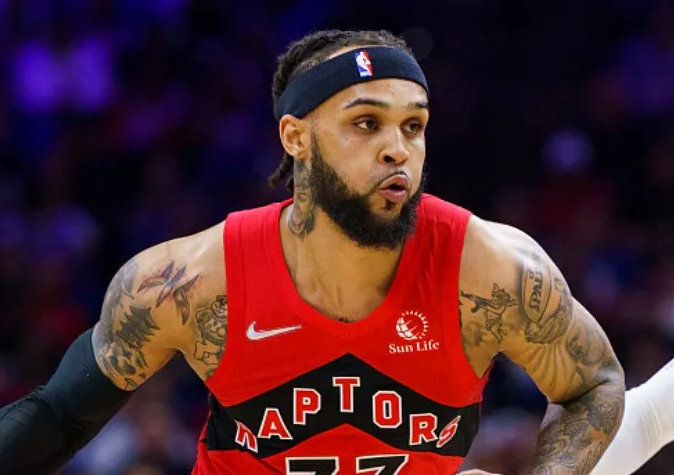 全场比赛,猛龙球员小加里-特伦特出场45分钟,得到24分2篮板2助攻,投篮